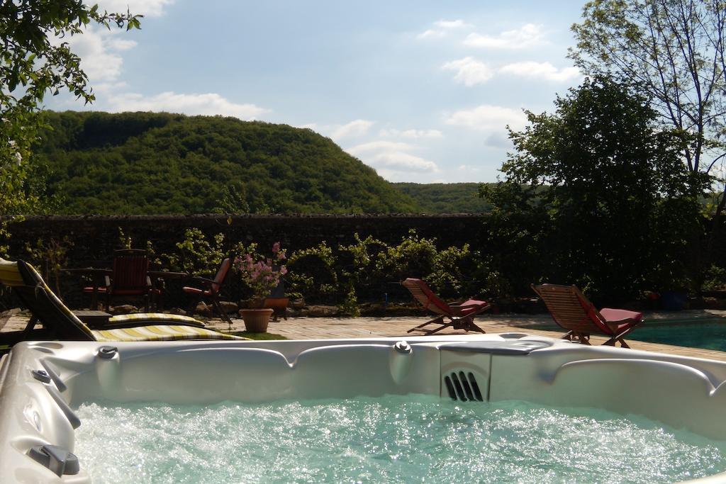 La Bicyclette Fleurie Bed & Breakfast Villemoirieu Екстериор снимка