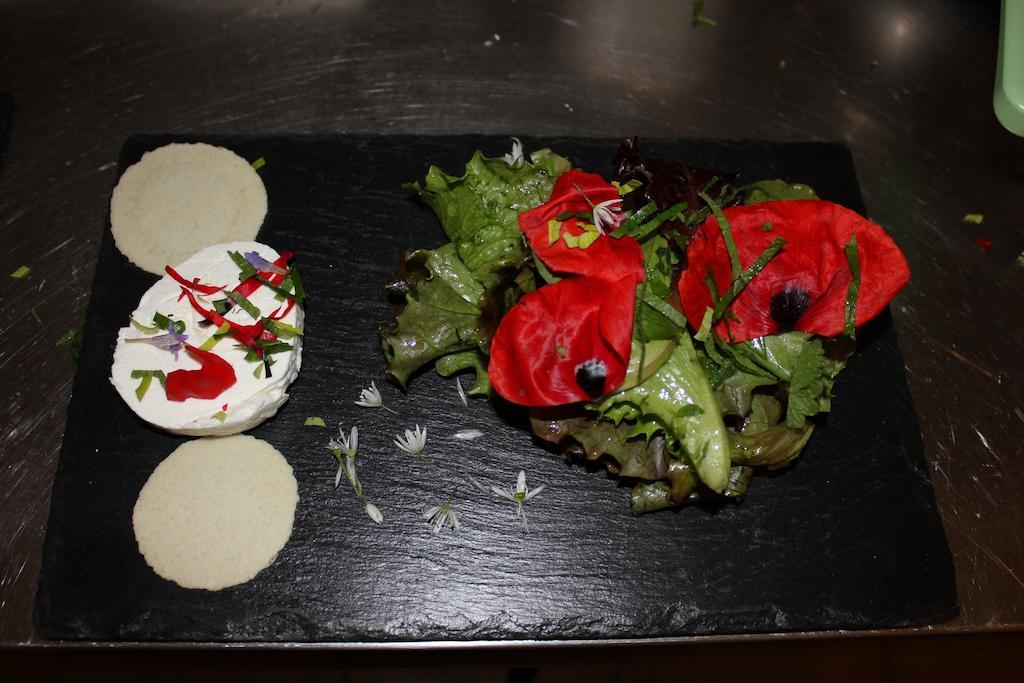 La Bicyclette Fleurie Bed & Breakfast Villemoirieu Екстериор снимка