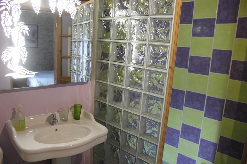 La Bicyclette Fleurie Bed & Breakfast Villemoirieu Стая снимка