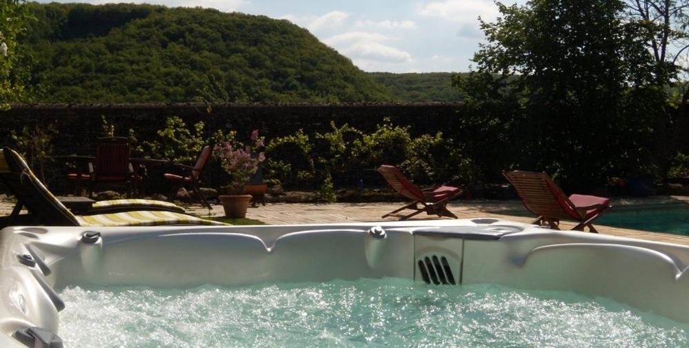 La Bicyclette Fleurie Bed & Breakfast Villemoirieu Екстериор снимка